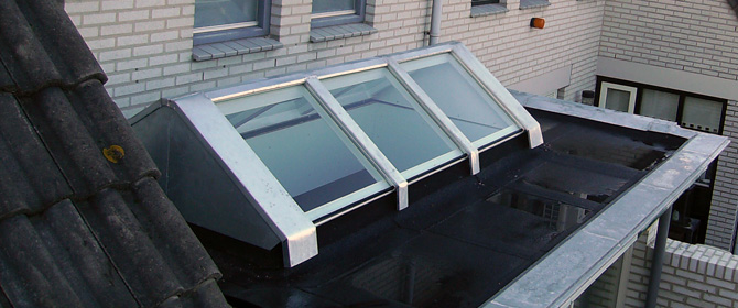 Lichtstraat op een plat dak