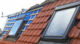 Keramische dakpannen met nieuwe dakvensters