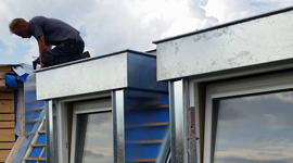 Zinken bekleding van een dakopbouw